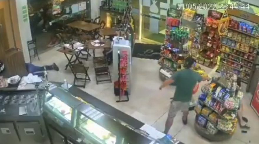 Câmera flagra momento em que policial mata a tiros fotógrafo e deixa três pessoas feridas em Curitiba