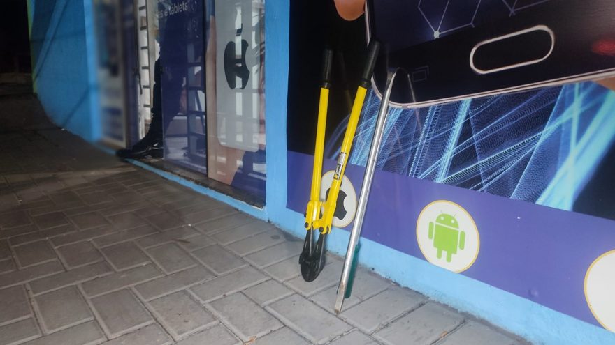 Ladrões deixam prejuízo gigantesco em loja de assistência técnica arrombada no Bairro Universitário
