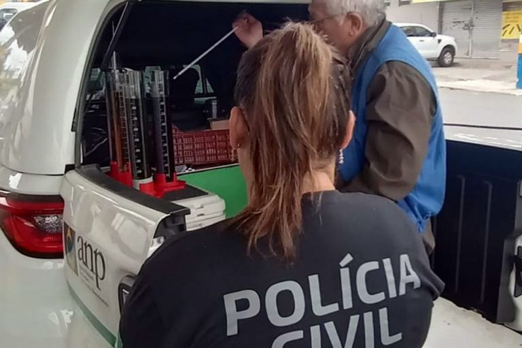 PCPR fiscaliza postos de combustíveis na RMC