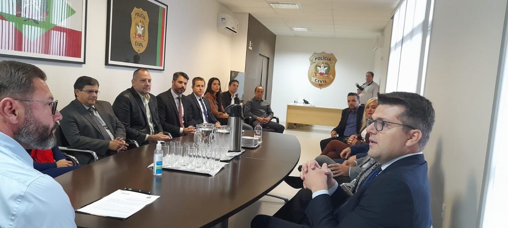 Polícia Civil e PGE/SC assinam cooperação para intercâmbio técnico e promoção de cursos entre as Instituições