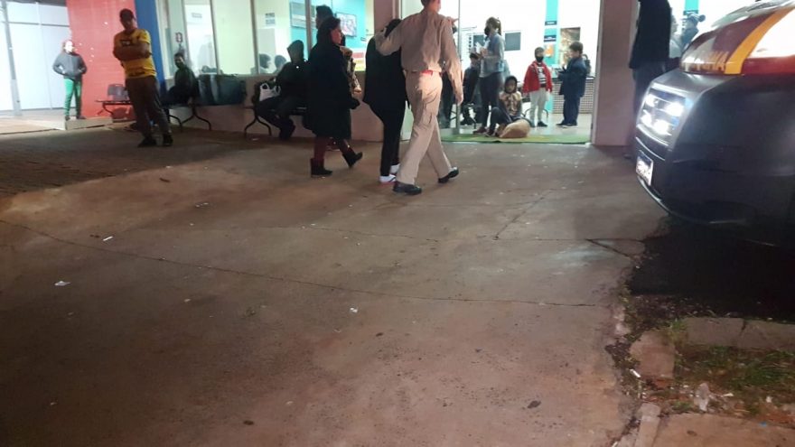 Bebê de sete dias se engasga com leite materno e é salvo por PM que passava no local