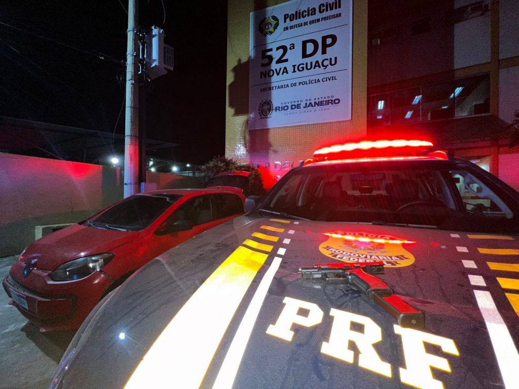 PRF apreende arma de fogo e munições em Nova Iguaçu