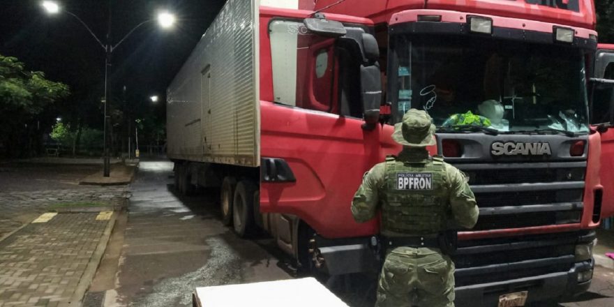 BPFRON apreende carreta com produtos estrangeiros em Matelândia