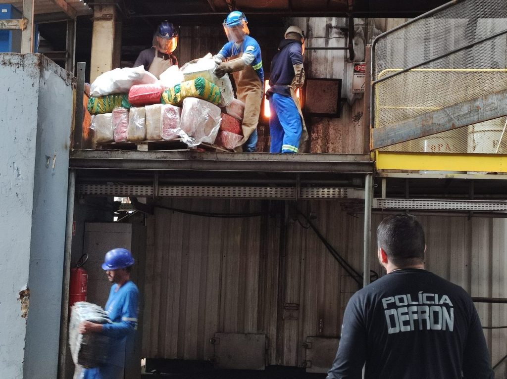 Polícia Civil incinera drogas em Dourados