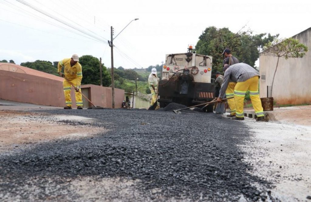 Operação Tapa-Buracos atende 15 vias com adequação asfáltica nesta quarta (4)