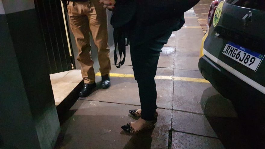 Mulher é detida após realizar furto em loja de roupas do Centro