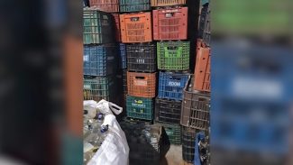 Choque encontra empresa com caixas plásticas furtadas do Ceasa; Itens eram derretidos para fabricação de pregadores