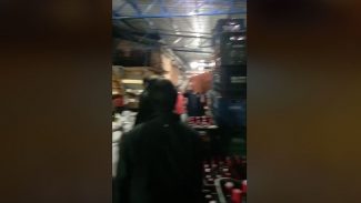 Veja a ação da polícia dentro barracão em que foram recuperadas centenas de caixas furtadas do Ceasa