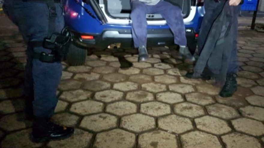 Ex-padrasto de criança de 13 anos abusa da adolescente e é detido