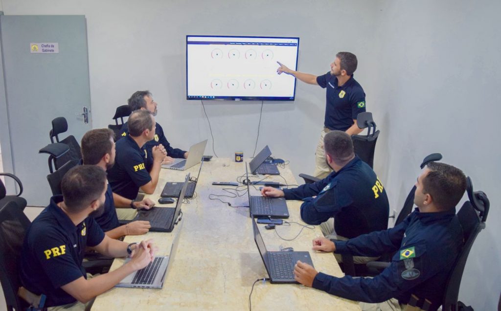Representantes da PRF do Rio de Janeiro, Paraná, Bahia e Paraíba se reúnem para aprimoramento da gestão e governança