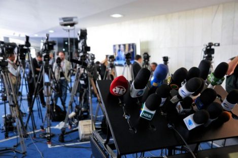 Isenção fiscal para equipamento de fotógrafo e cinegrafista é vetada integralmente Imagem referente a Isenção fiscal para equipamento de fotógrafo e cinegrafista é vetada integralmente