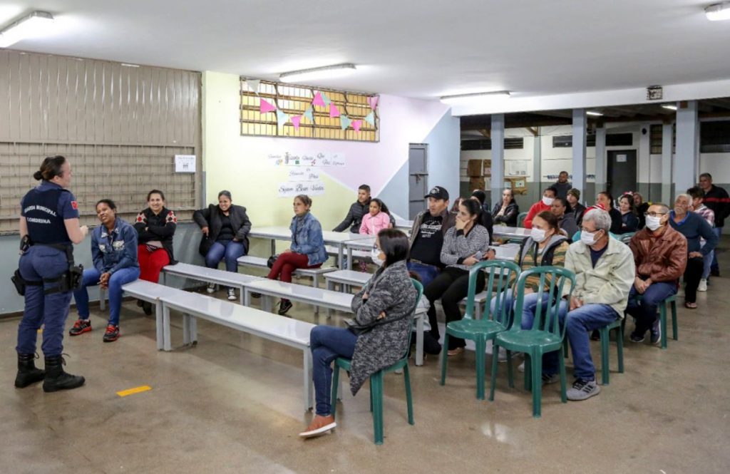 Guarda Escolar promove palestra para responsáveis dos alunos de colégio da zona norte