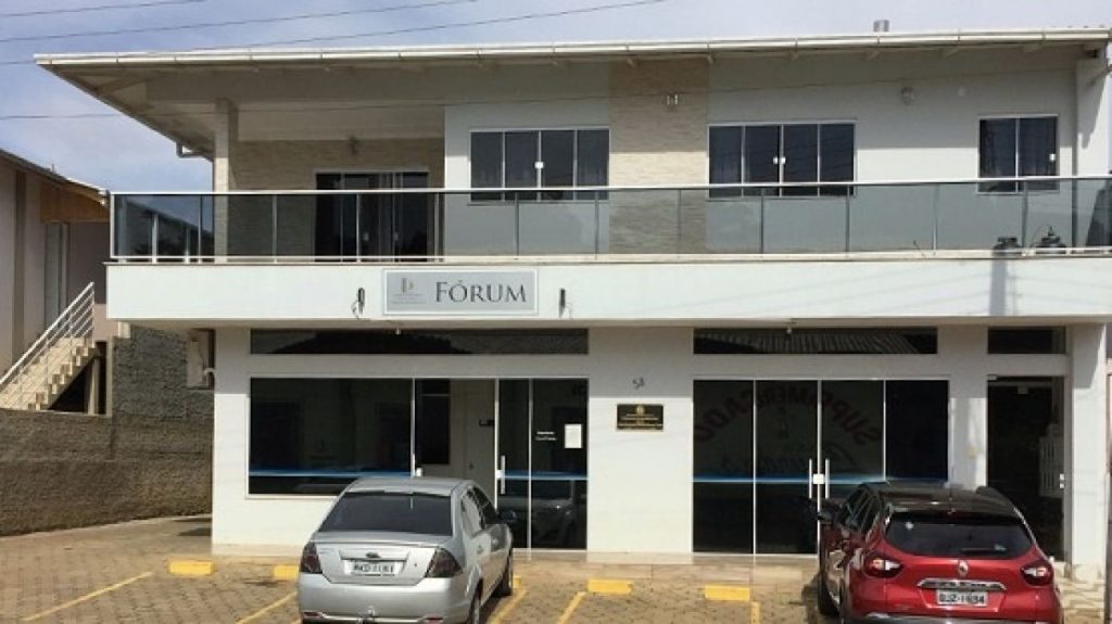 Réu acusado de feminicídio e três tentativas de feminicídio será julgado em Campo Belo do Sul