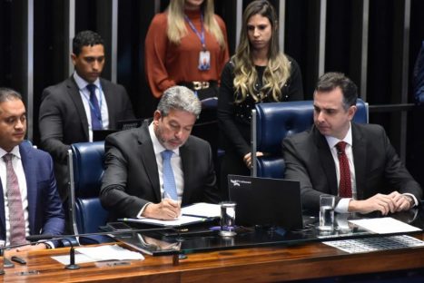 Congresso promulga emenda constitucional que prevê piso salarial para agentes de saúde Imagem referente a Congresso promulga emenda constitucional que prevê piso salarial para agentes de saúde