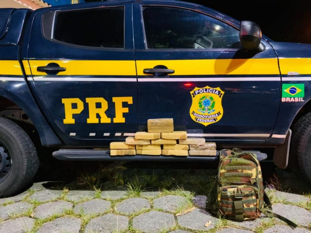 PRF apreende drogas dentro de ônibus interestadual em Piraí
