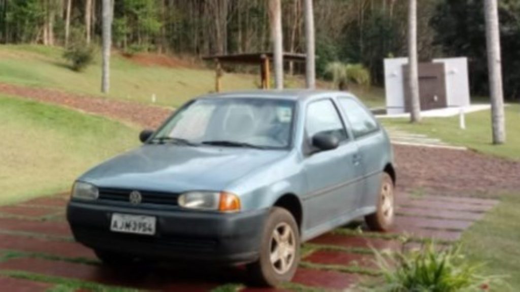 Gol cinza com placas AJM-3954 é furtado em Cascavel
