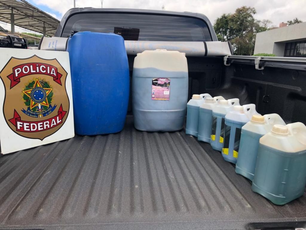 PF prende homem com 140 litros de gasolina contrabandeada em Foz do Iguaçu/PR