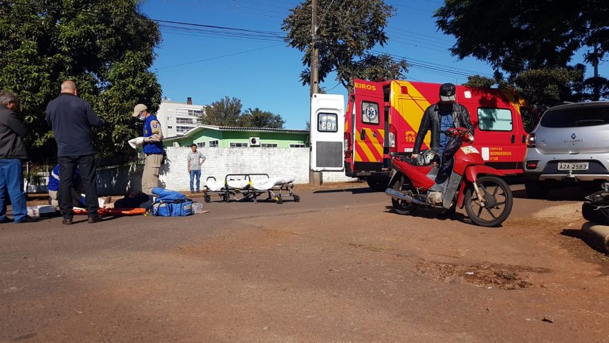 Motociclista fica ferido após acidente na Rua Presidente Bernardes, em Cascavel