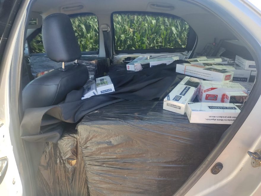 Polícia realiza apreensão de cigarros na PR-585