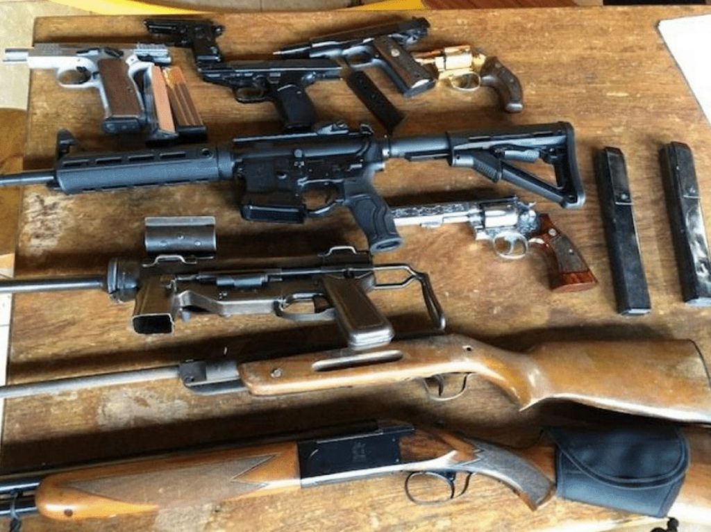 Operação Delivery investiga importação de armas e acessórios