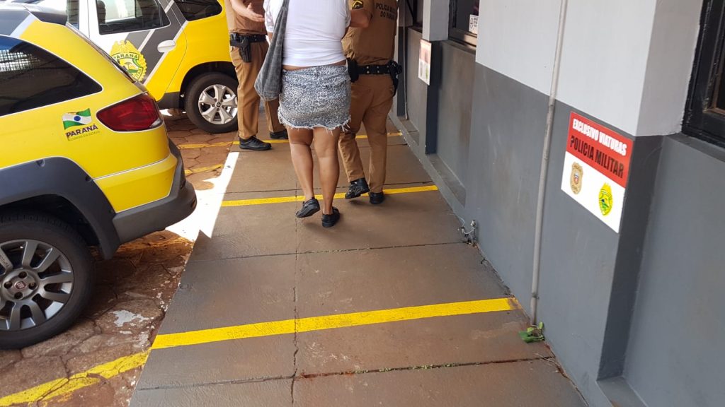 Mulher é detida pela PM ao ser flagrada com produtos furtados em mercado