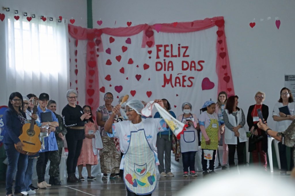 Programa Felicidade do Idoso tem dia de homenagens às mães
