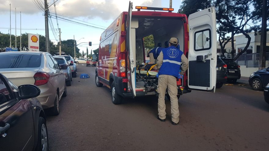 Mulher fica ferida em colisão entre carro e moto no Bairro Maria Luíza
