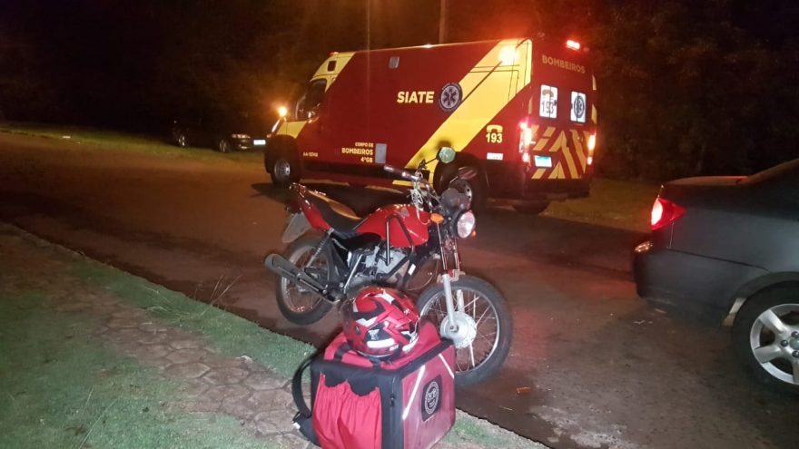 Colisão de trânsito deixa entregadora de aplicativo ferida no Neva