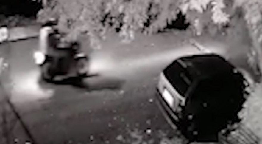 Motocicleta Honda Twister cinza foi furtada no Bairro Universitário