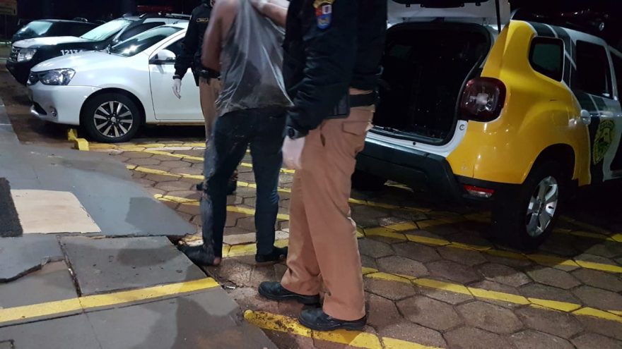 Após luta corporal, venezuelano é preso por tentar invadir residência no Jardim Padovani