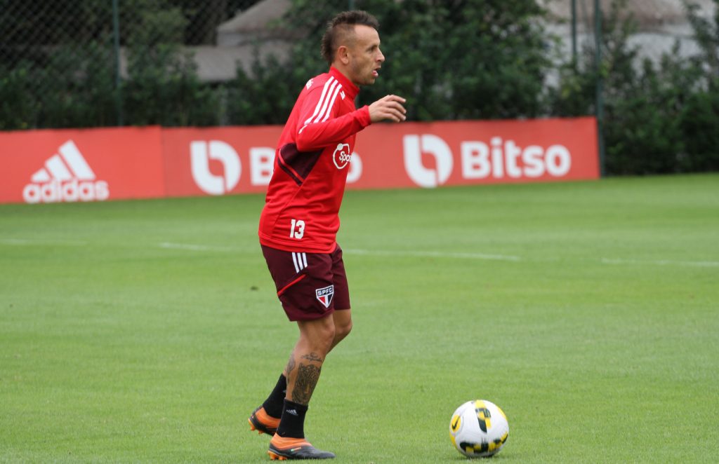 Tricolor finaliza preparação e segue para Fortaleza