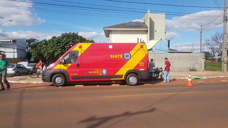 Motociclista fica ferido após colisão na Avenida Tito Muffato em Cascavel