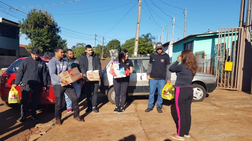 Grupo de motociclistas leva alimentos, amor e carinho para família do Bairro Brasmadeira