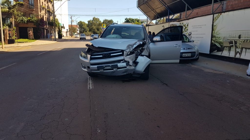 Siate é acionado para atender vítima de colisão de trânsito no Centro de Cascavel