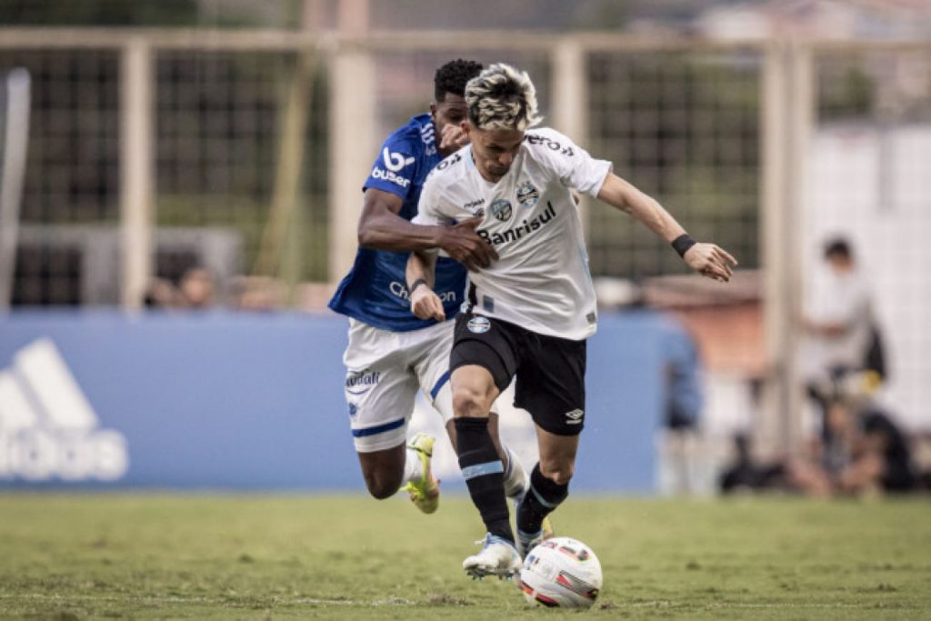 Grêmio é superado pelo Cruzeiro em BH, mas segue no G4 da Competição