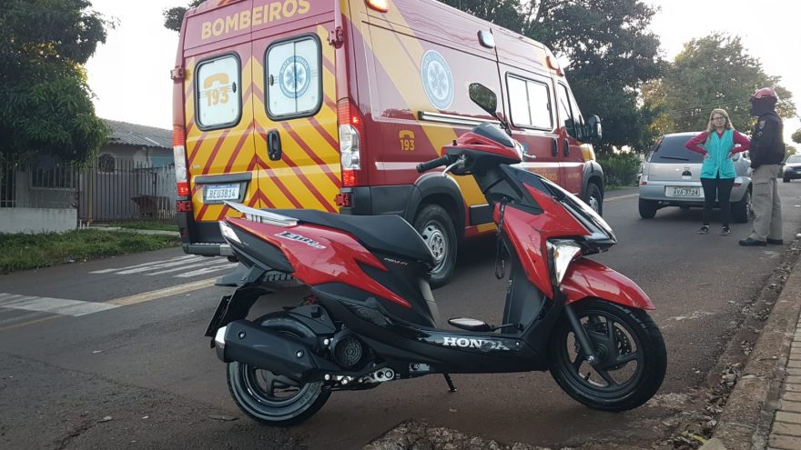 Motoneta e carro se envolvem em colisão no Bairro Periolo; Homem fica ferido