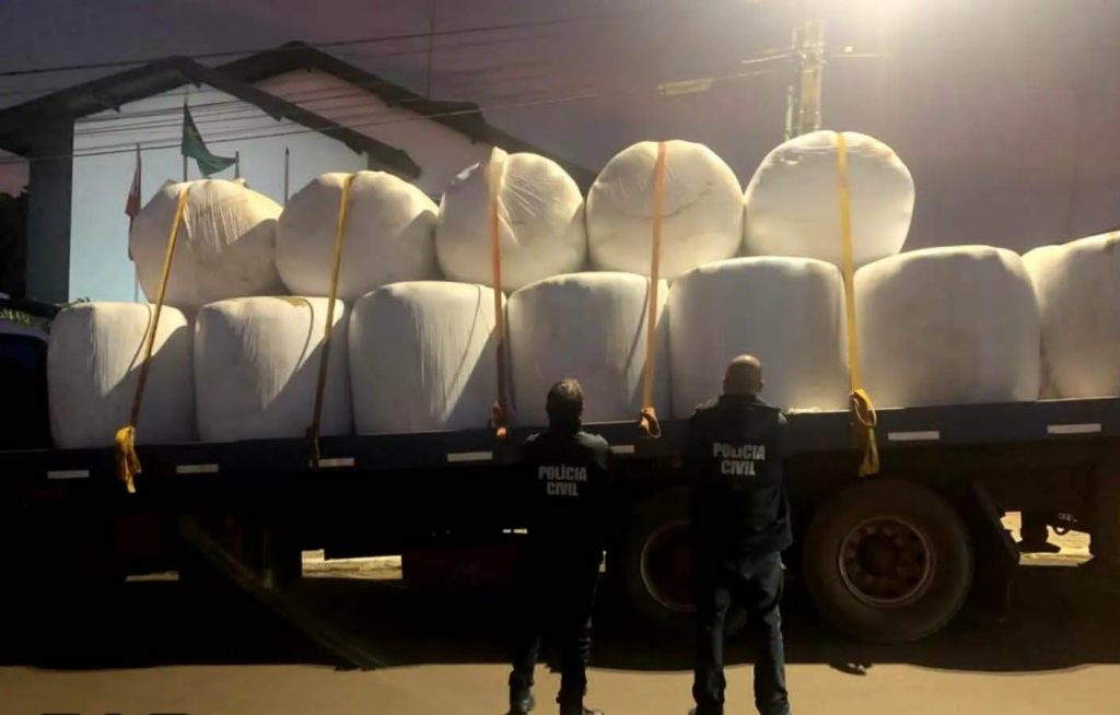 Polícia Civil recupera carga de feno que havia sido desviada