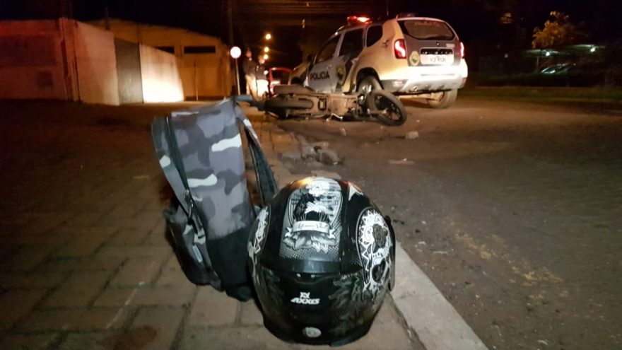 Motociclista fica ferido ao sofrer queda na Avenida Brasil