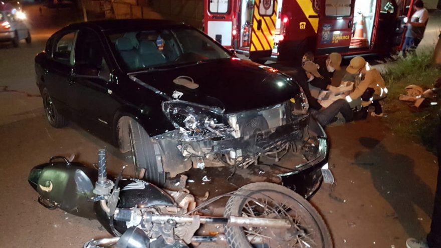 Jovens sofrem lesões graves após acidente com carro no Bairro Brasília