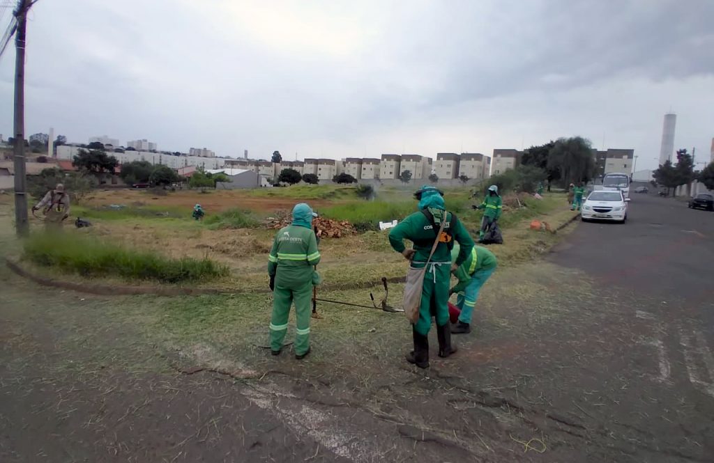 Serviço de capina atenderá mais 12 bairros de Londrina nesta semana