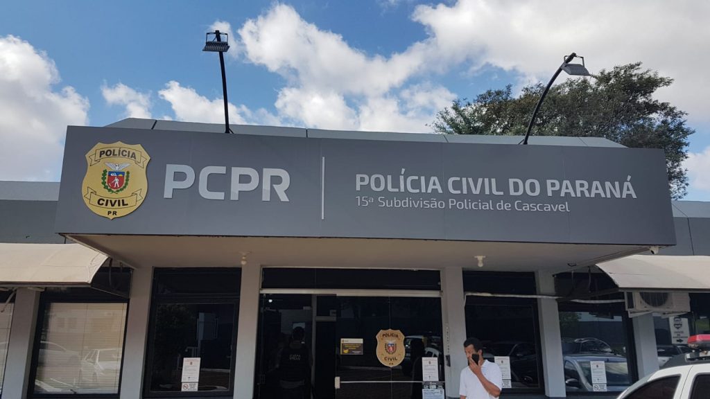Homem em bar “apaga” e acorda sem carro, carteira e dinheiro, em Cascavel