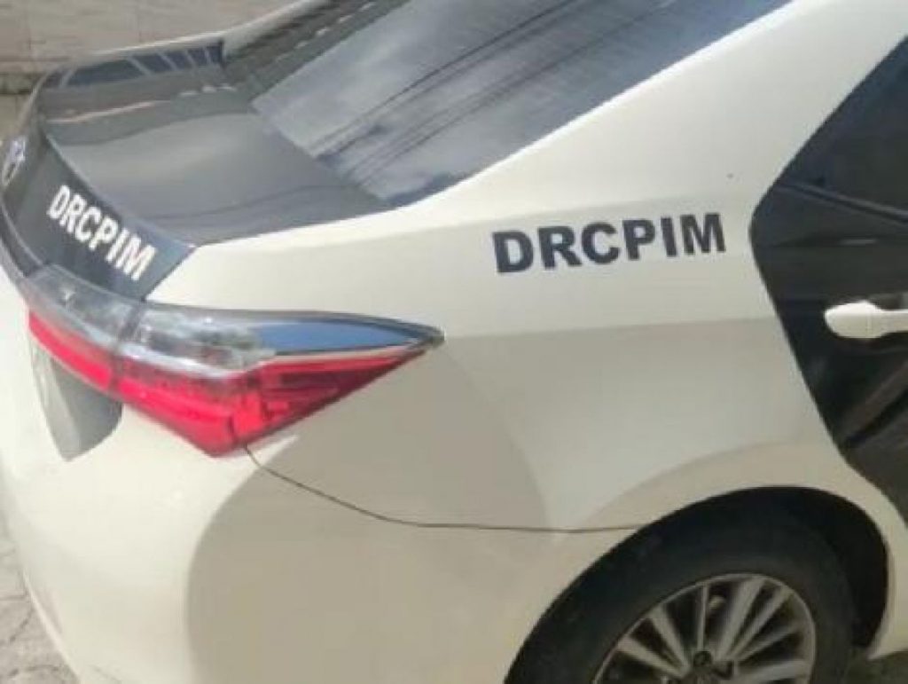 Polícia Civil deflagra operação contra venda de produtos falsificados em área da milícia