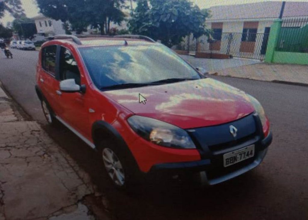 Renault Sandero é levado em assalto no Alto Alegre