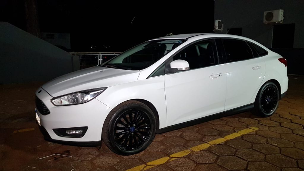 Ford Focus roubado na noite de ontem (09) é encontrado abandonado pela Polícia Militar