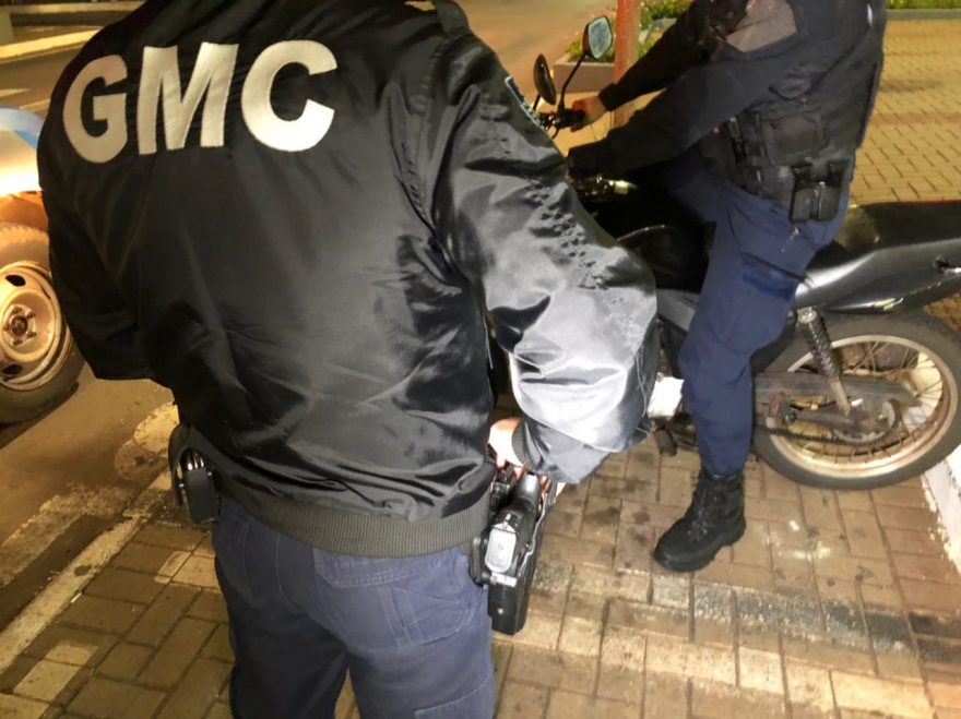 Motocicleta furtada na Avenida Brasil é recuperada três dias depois próximo ao local do furto
