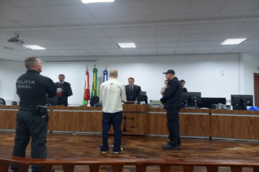 Homem que cometeu assassinato por ordem de facção é condenado a 17 anos de prisão
