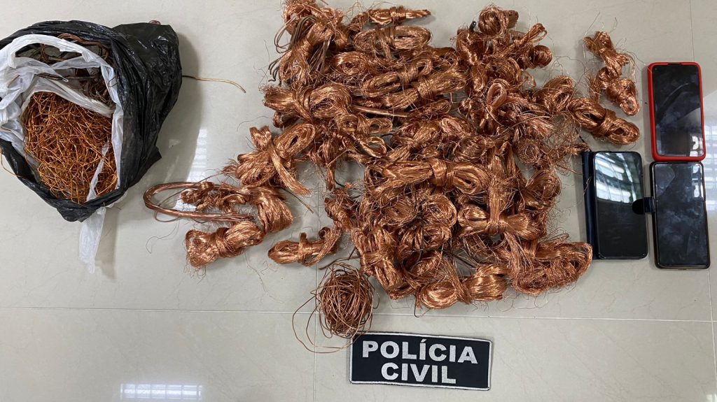 Polícia Civil realiza operação contra furtos e receptação de fios e cumpre mandados de busca em Florianópolis