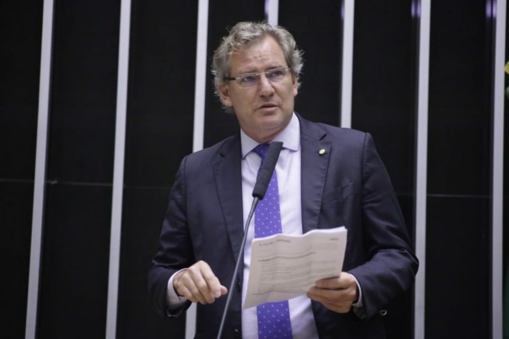Comissão aprova proposta que classifica estágio como experiência profissional