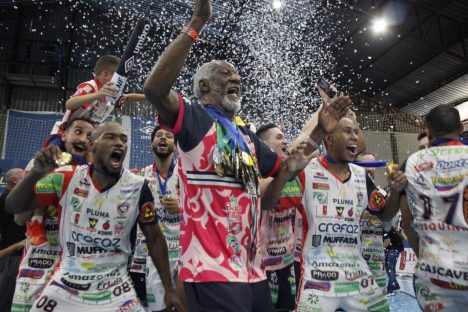 Jogadores do Cascavel Futsal mandam mensagens de apoio para Mangaba, que está internado