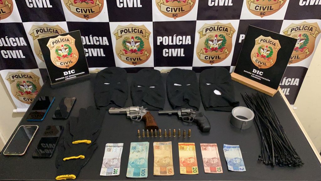 Polícia Civil efetua a prisão de suspeitos de roubo à cooperativa de crédito em Blumenau